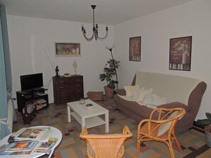 TV, DVD-spiller og bøker