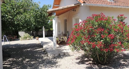 Villa indépendante proche du Mont Ventoux 3 Etoiles de France à Carpentras