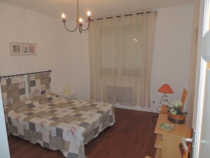 2 soverom, strykejern/-brett, reiseseng for barn og wi-fi (inkludert)