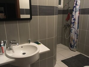 Bruser, håndklæder, Sæbe, Toiletpapir