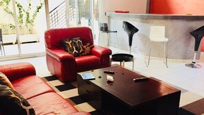 Unclassified image, 4 of 7, button - Contemporary housing batrain, mermoz (Dakar)