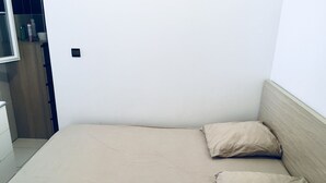 Unclassified image, 3 of 7, button - Contemporary housing batrain, mermoz (Dakar)