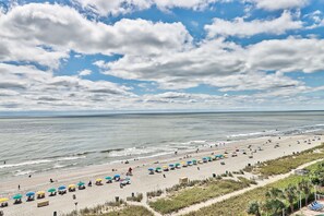 On the beach - Ultra-Luxurious 3 Balcony Oceanfront 2 Bed/2 Bath Condo - Up to 50% off Resort! (Myrtle Beach)