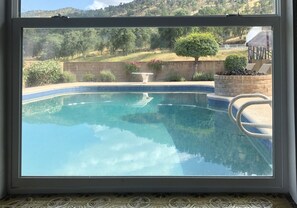 من حمّامات السباحة المغطاة، حمّام سباحة خارجي