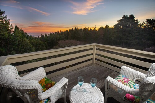 Writer's Retreat or Romanic Getaway? (31+ days only) Month Long Vacation Rental