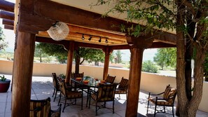 Outdoor dining - Private Estate for Family Reunion, Weddings, Business Retreat, and Vacations (Rodeo)