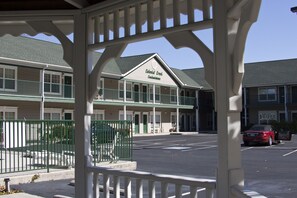 المنطقة المحيطة بالمنشأة