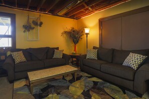 Smart-TV, Kamin, DVD-Player, Tischtennisplatte