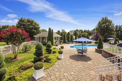 Luxurious 4BR, Private Pool, Heated Spa-Open Year-Round, Near Downtown!