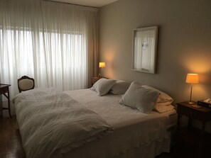 2 makuuhuonetta, silitysrauta/-lauta, Wi-Fi, vuodevaatteet