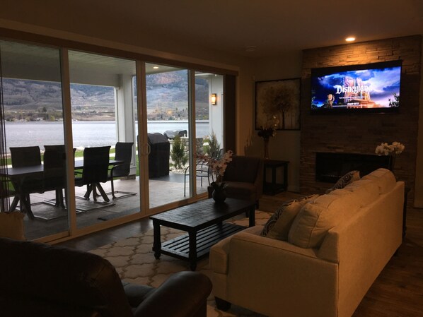 Smart TV, fireplace, books
