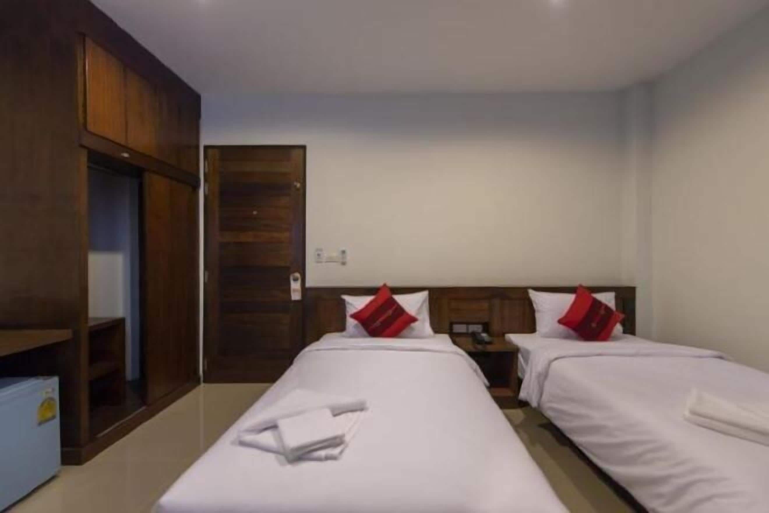 办公桌、遮光窗帘、隔音、熨斗/熨板