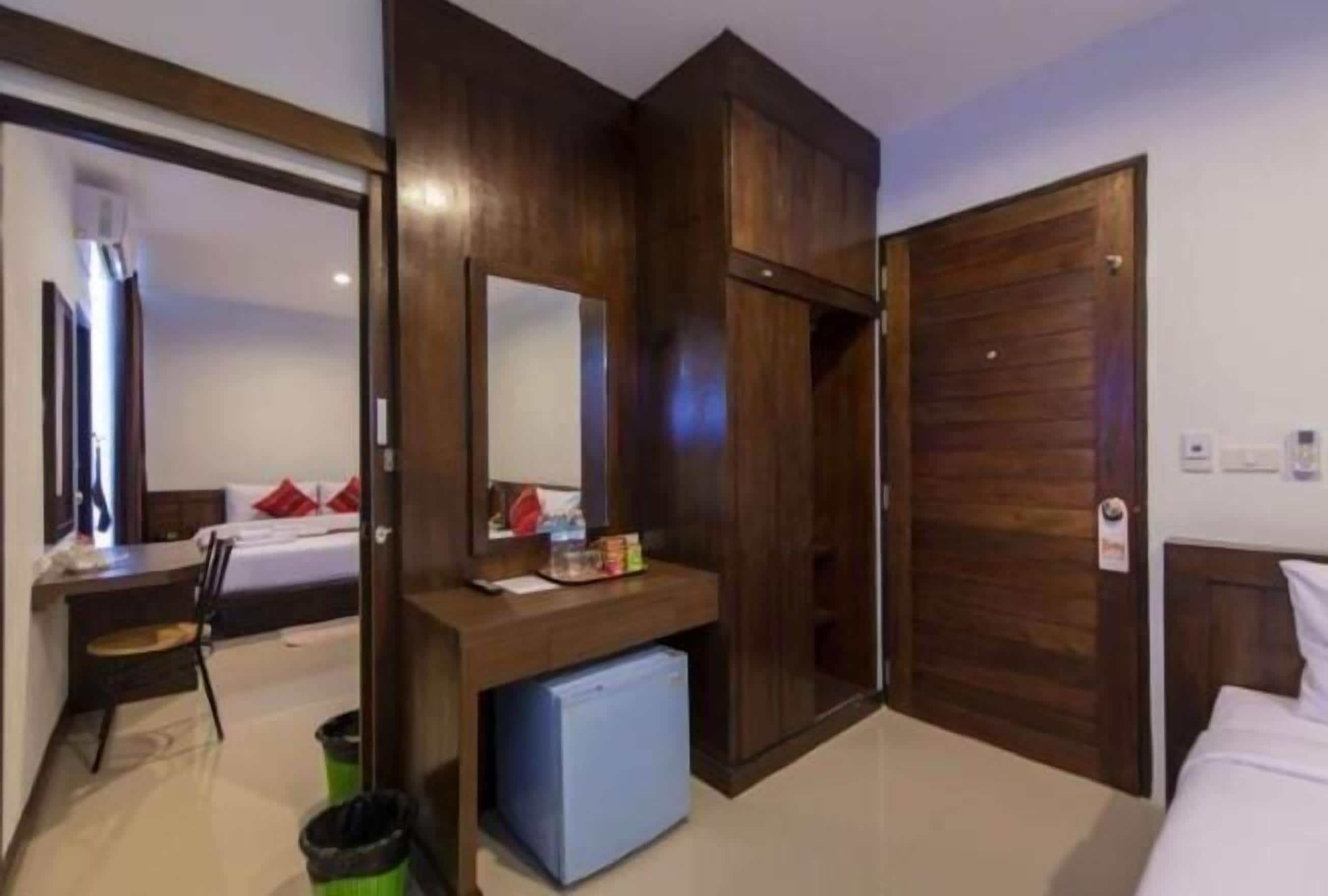 办公桌、遮光窗帘、隔音、熨斗/熨板