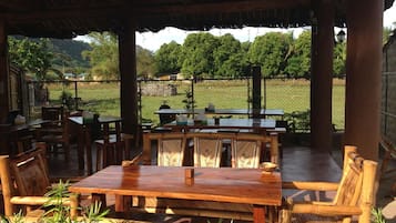 Breakfast, lunch, dinner served; local and international cuisine