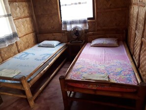 Huis (Bamboo) | 1 slaapkamer, een kluis op de kamer, een bureau, beddengoed