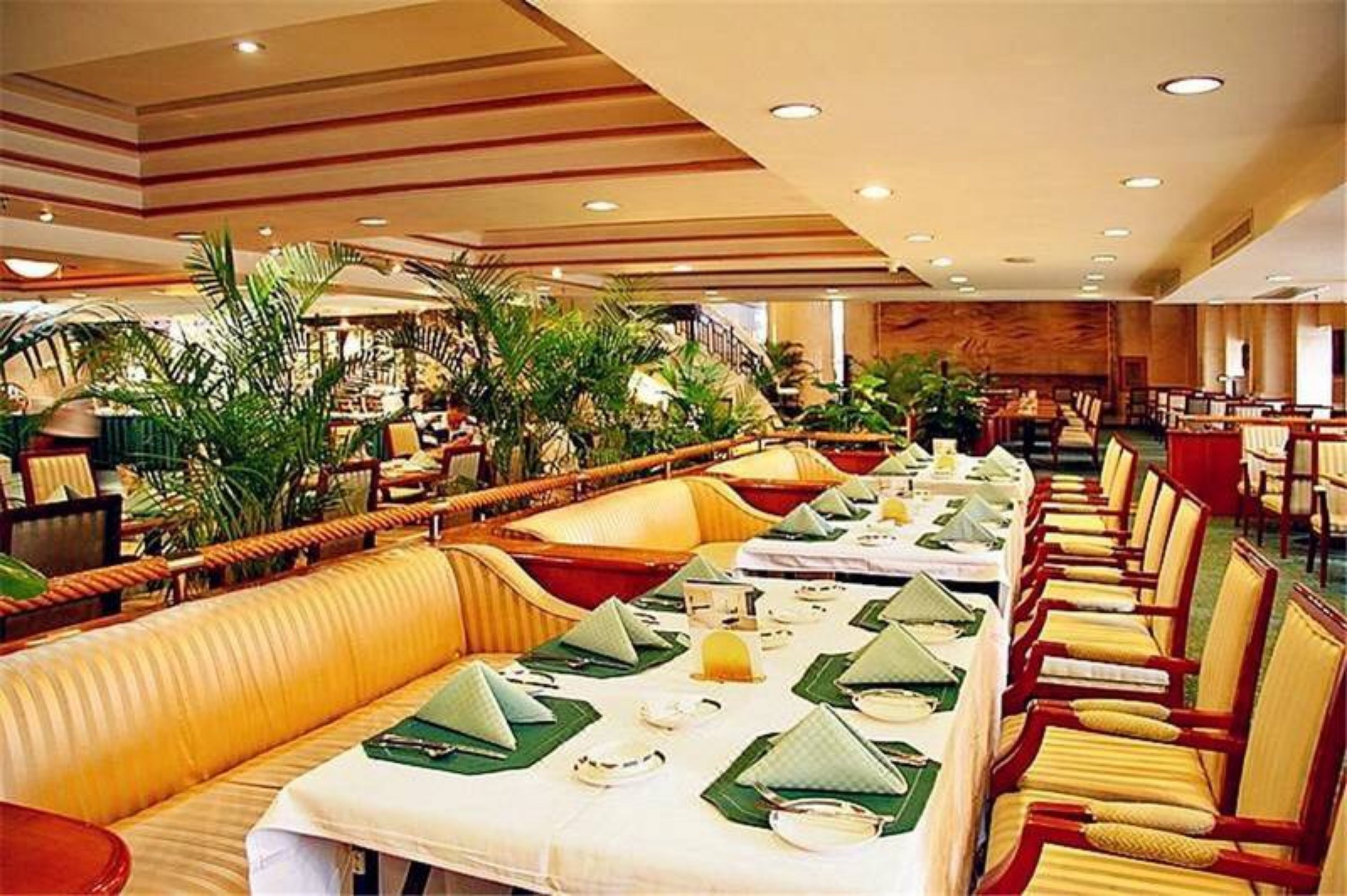 2 restaurants, breakfast, lunch, dinner served; Chinese cuisine