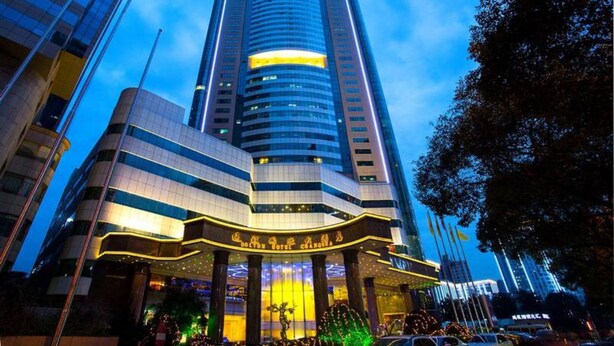 A high-rise hotel with a prominent entrance, multiple floors, and a modern architectural design. - Dolton International Hotel Changsha (Changsha)