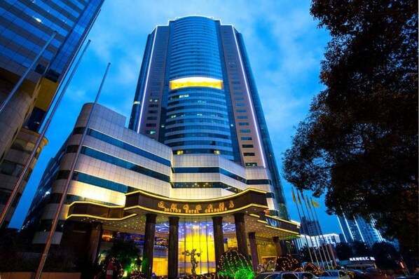 Front of property - evening/night - Dolton International Hotel Changsha (Changsha)