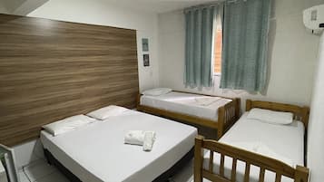 四人房 | 遮光窗帘、熨斗/熨板、免费 WiFi、床单