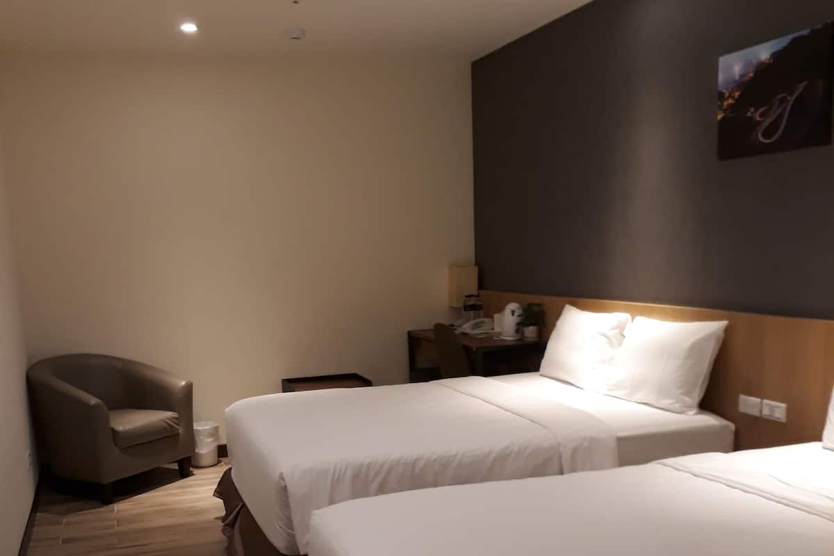 Economy Quadruple Room, 2 Double Beds, Non Smoking