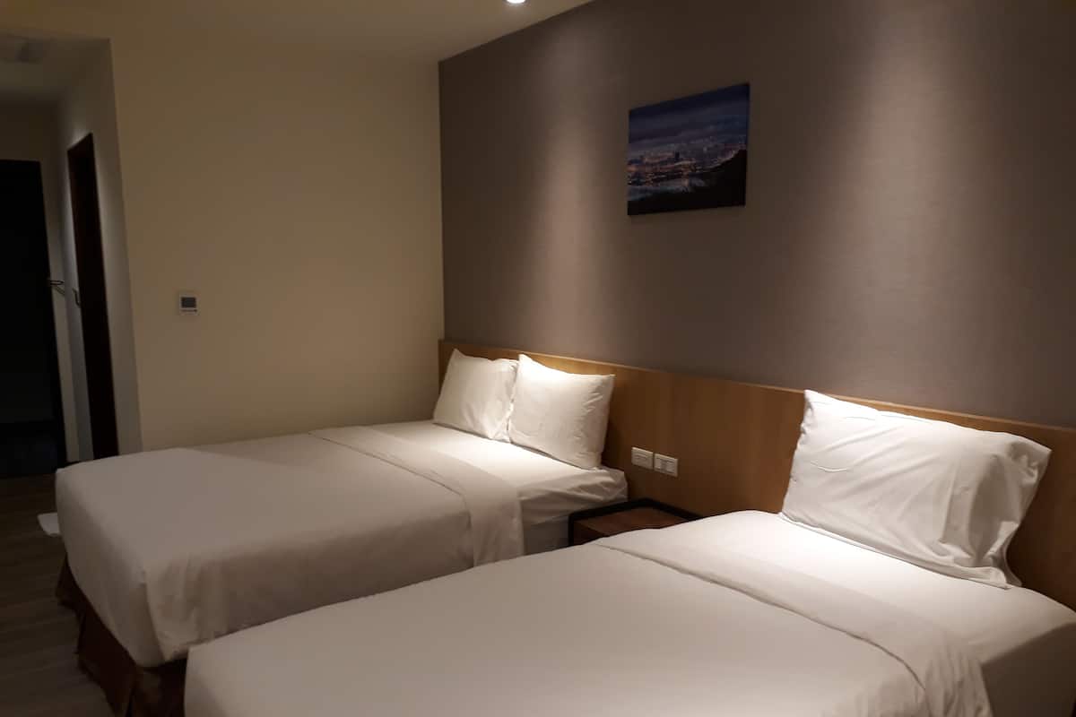 Economy Triple Room