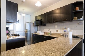 Apartment, 2 Bedrooms, Private Bathroom | Private kitchen | Full-sized fridge, microwave, oven, stovetop - UR Place Rentals - Calle Chiclayo Miraflores (Lima)