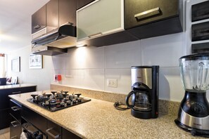 Apartment, 2 Bedrooms, Private Bathroom | Private kitchen