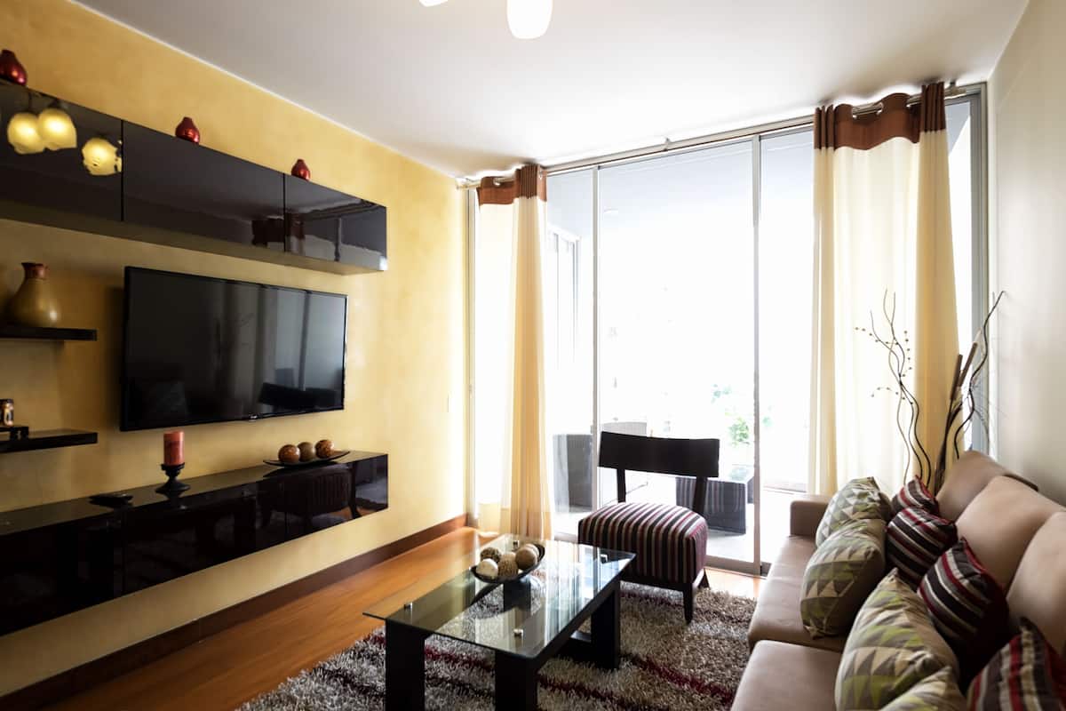 Apartment, 2 Bedrooms, Private Bathroom | Living room