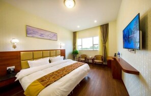 Escritorio, cortinas blackout y wifi gratis 