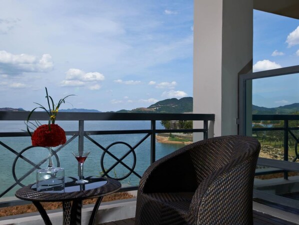 Minibar, in-room safe, desk, blackout curtains