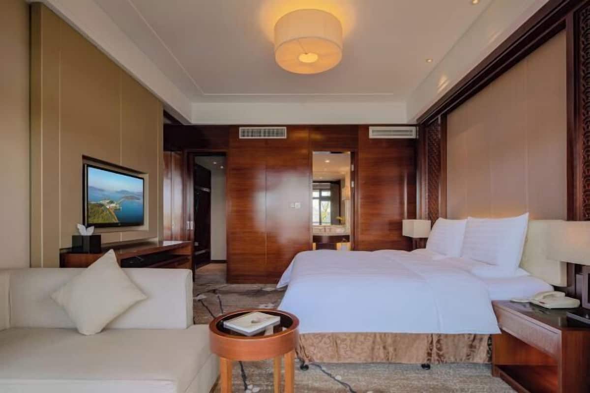 Minibar, in-room safe, desk, blackout drapes
