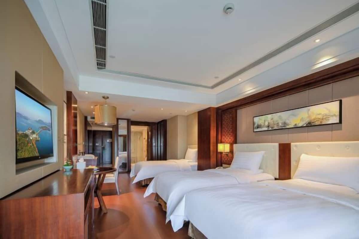 Minibar, in-room safe, desk, blackout drapes