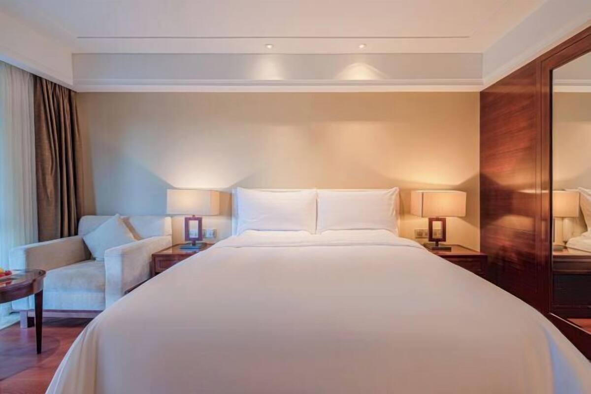 Minibar, in-room safe, desk, blackout drapes