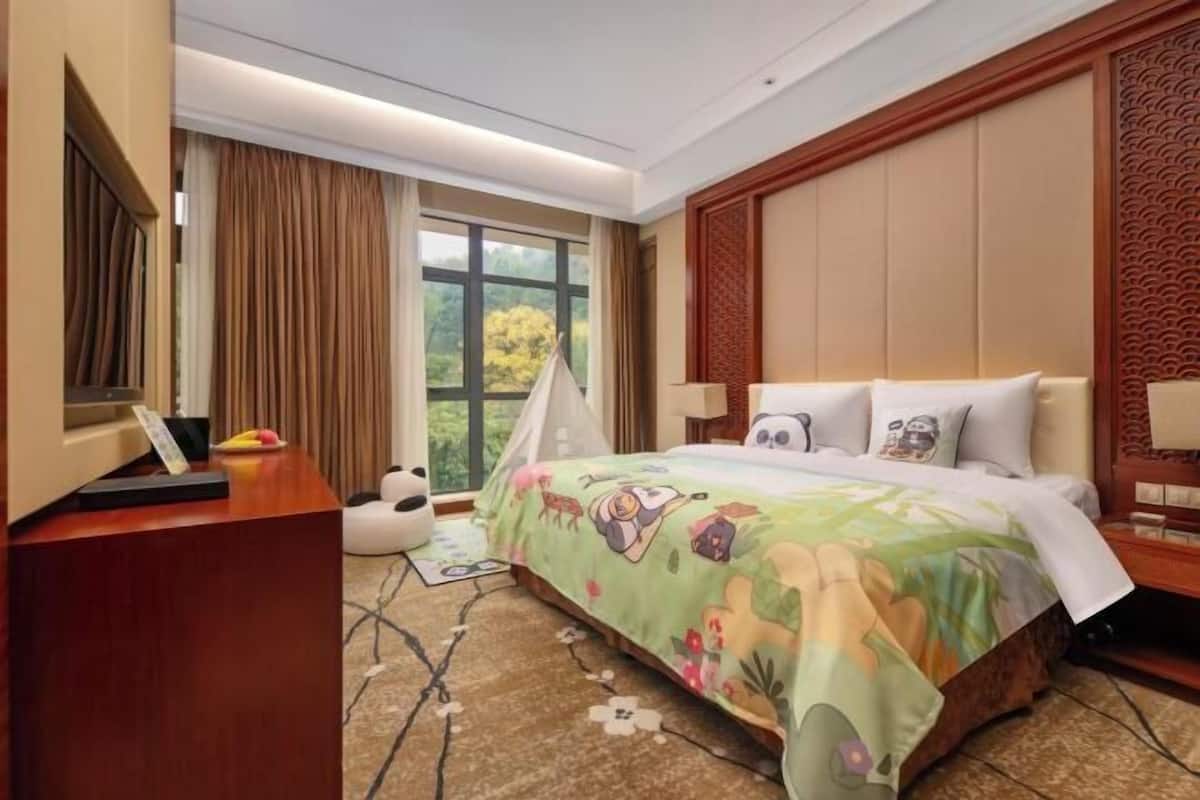 Minibar, in-room safe, desk, blackout drapes