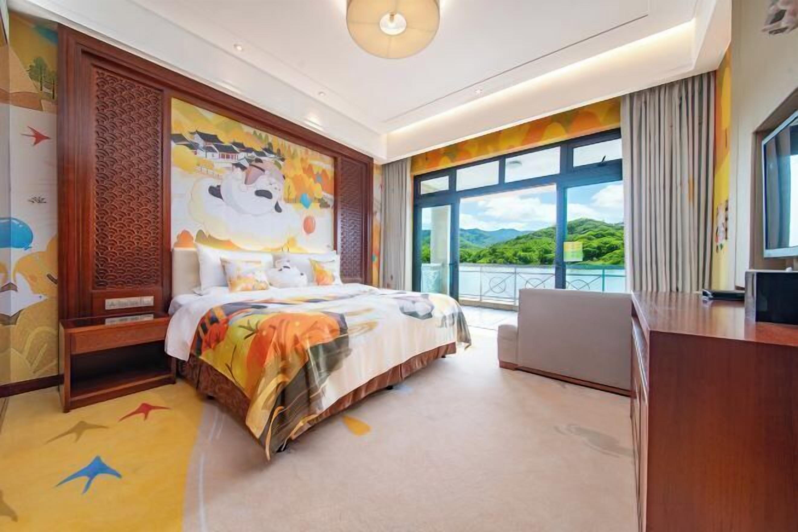 Minibar, Zimmersafe, Schreibtisch, Verdunkelungsvorhänge