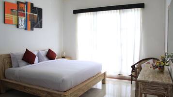 City Villa, 3 Bedrooms | 3 bedrooms, in-room safe, desk, iron/ironing board