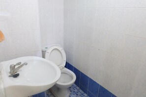 Studio Room | Bathroom