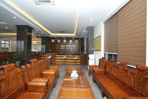 Lobby sitting area - Vu Phong 3 Hotel (Sam Son)