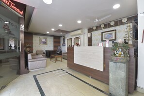 Reception - Hotel Airport Plaza (Ahmedabad)