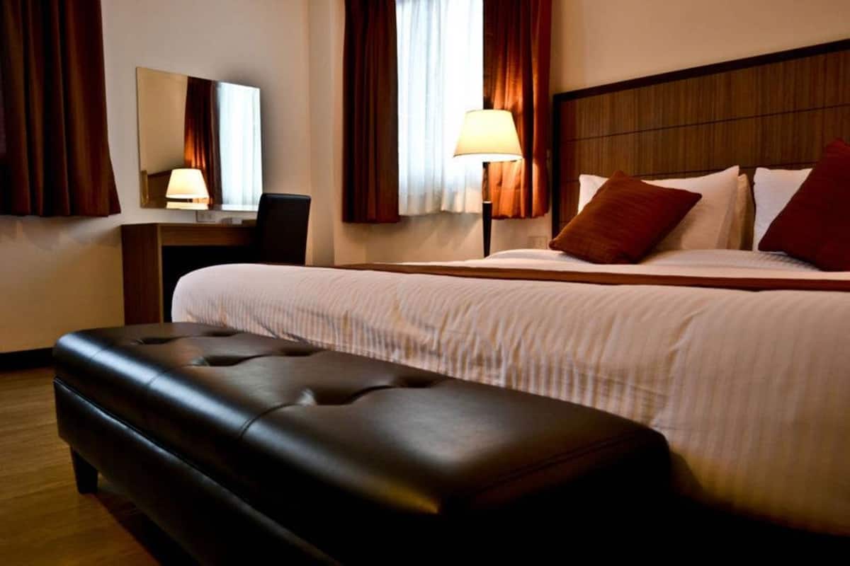 1 bedroom, premium bedding, in-room safe, desk