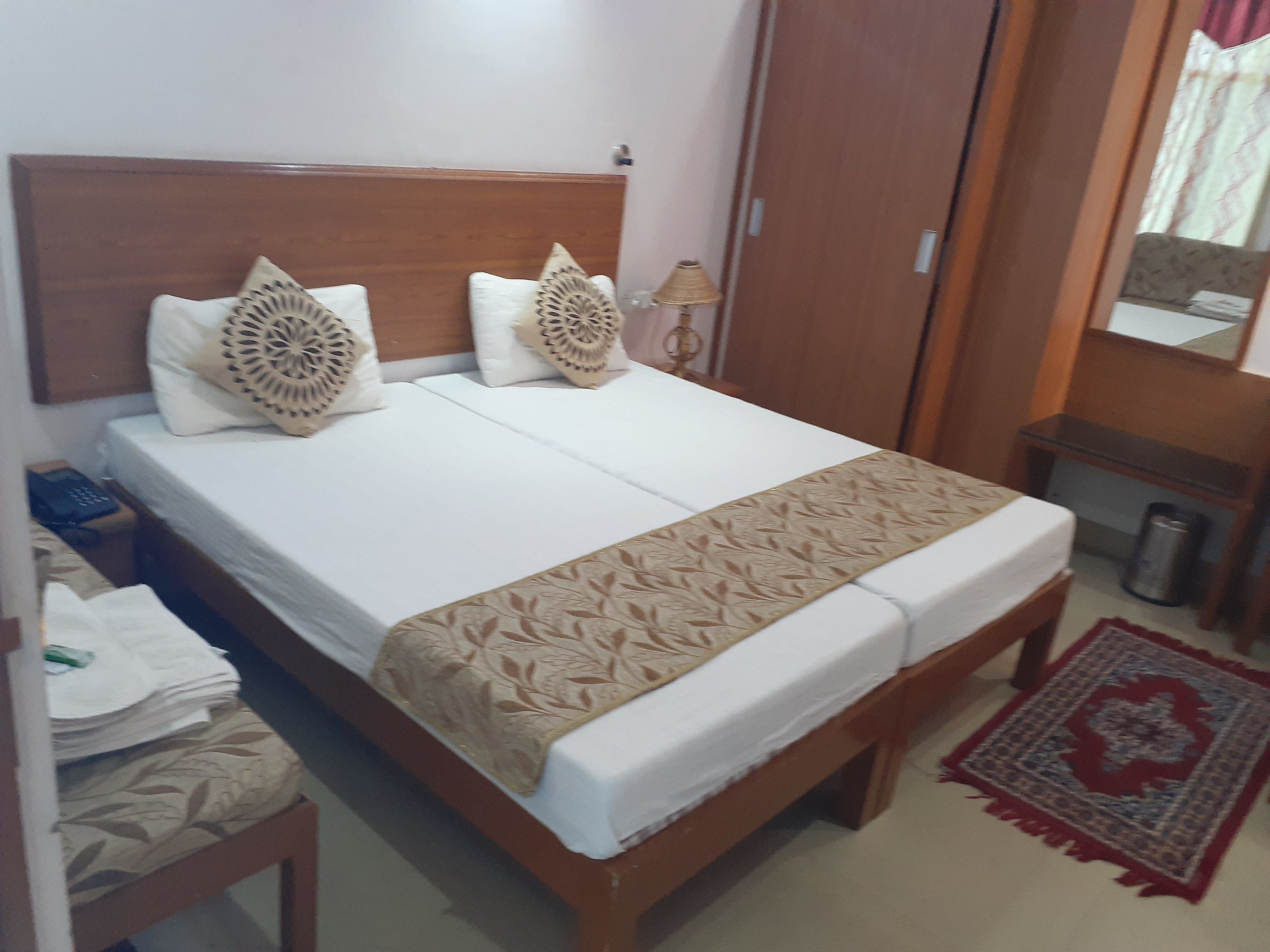 in-room safe, individually decorated, individually furnished, desk