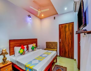 Deluxe Twin Room, 1 Double Bed, Non Smoking | In-room dining - Airport Sky Inn (Jaipur)