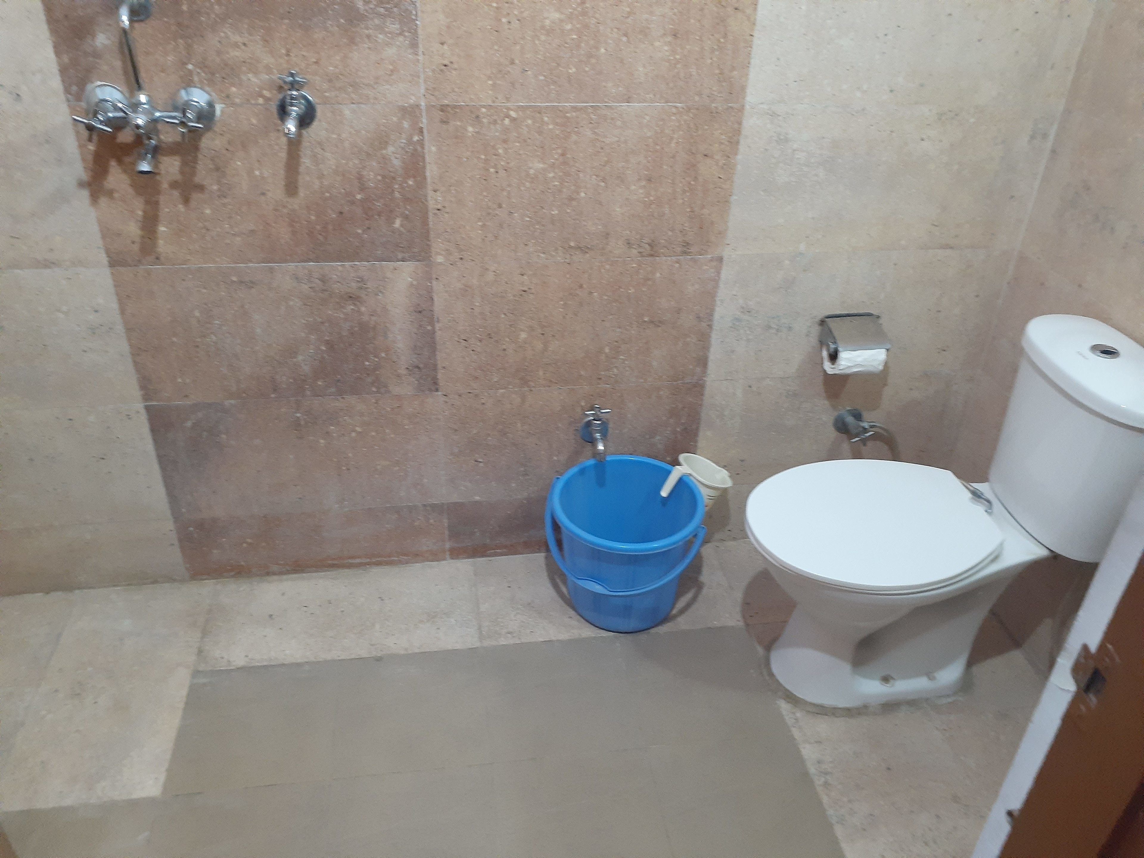 super deluxe room  | bathroom | shower, free toiletries, slippers, towels