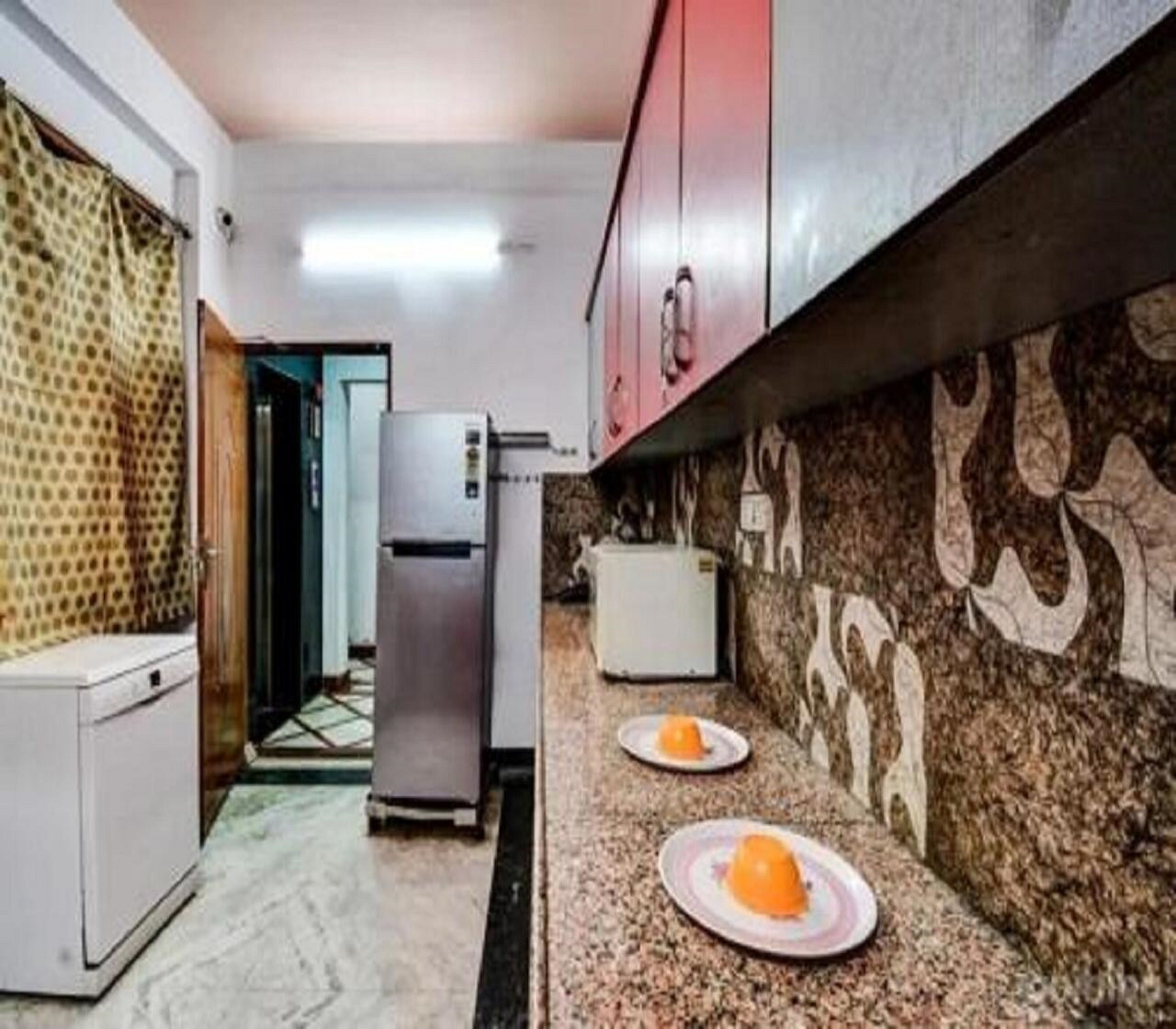 Caja de seguridad en la habitación y decoración personalizada 