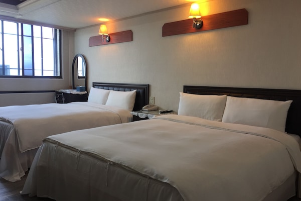 Standard Twin Room | Desk, blackout drapes, free WiFi, bed sheets