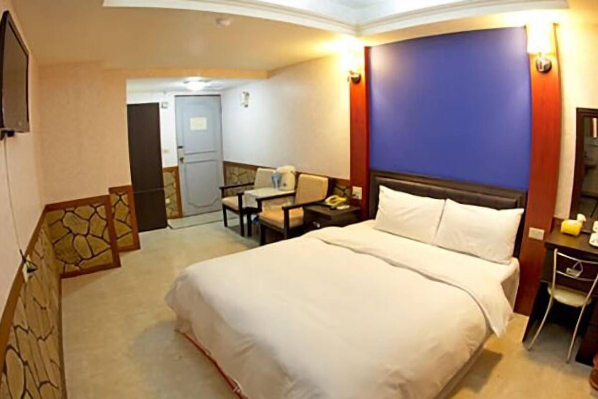 Desk, blackout curtains, free WiFi, bed sheets