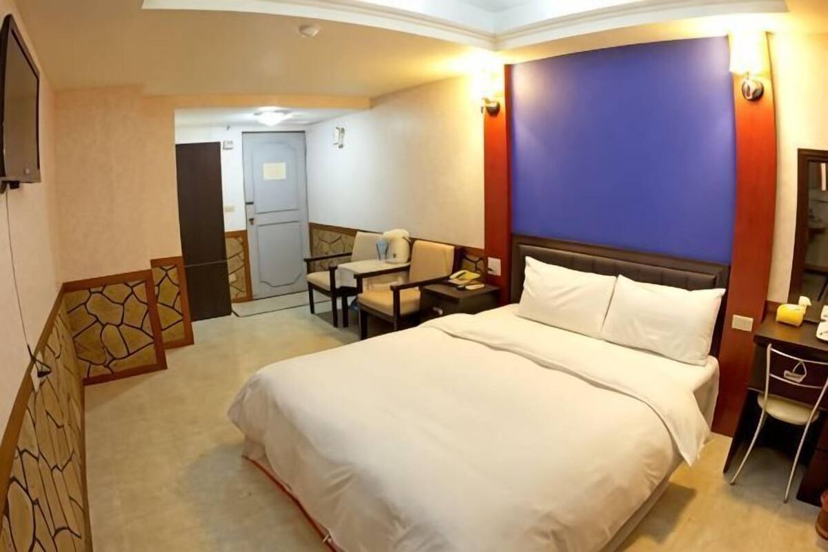 Desk, blackout drapes, WiFi (free), bed sheets