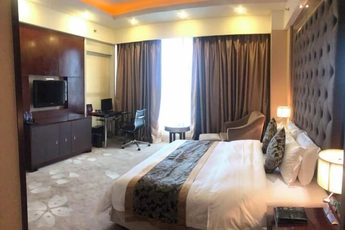 Minibar, bàn, màn/rèm cản sáng, truy cập Internet không dây miễn phí