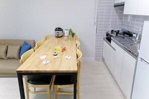 Estúdio premium, 1 quarto | Opções para refeição no quarto