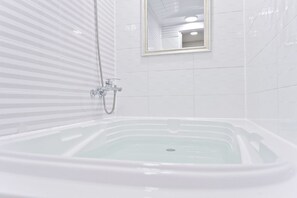 Premium Studio, 1 Bedroom | Deep soaking bathtub - Jellyfish Pension (Samcheok)